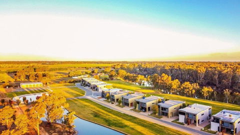 Perricoota Waters - Echuca Holiday Homes - Darwin Holiday 2