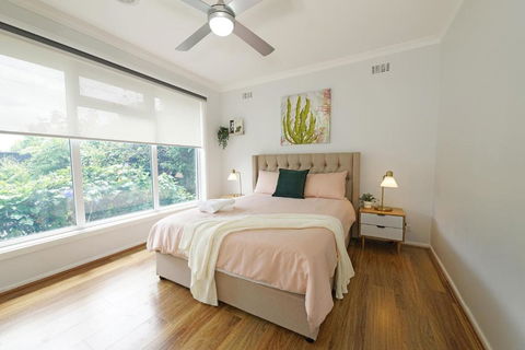 Pet-friendly Bayside 4BR Rental House Near Mentone - Darwin Holiday 0