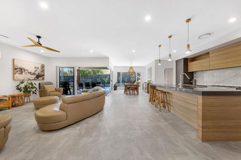 Pet Friendly Holiday Home With Pool On Alex - Darwin Holiday 0