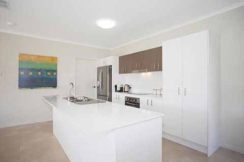 Petrie Beach Holiday Home - Darwin Holiday 3