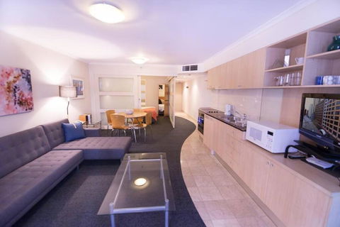 PI702 - Ideally Located Sydney CBD - Darwin Holiday 0