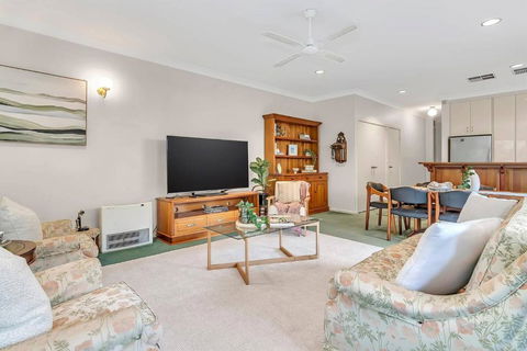 Picket Fence Cottage - Steps From Adelaide Oval - Darwin Holiday 3
