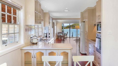 Pine Tree Cottage - Waterfront - Darwin Holiday 3