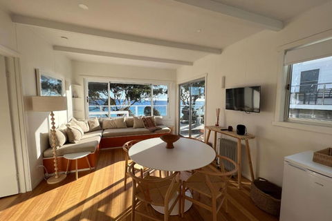 PIPI SHACK - Iconic Waterfront Shack Binalong Bay - Darwin Holiday 2