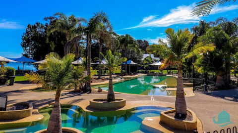 Plover Executive Deluxe Villa 25 - Darwin Holiday 1