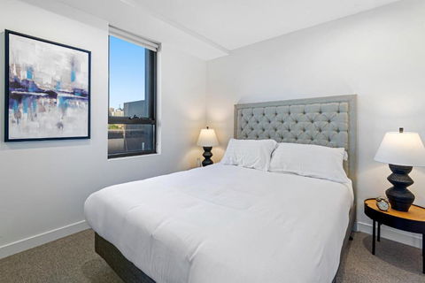 Polished 2-Bed Apartment With Gorgeous City Views - Darwin Holiday 1