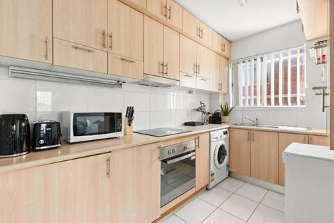 Polished 2-Bed Unit In The Heart Of Parramatta - Darwin Holiday 2