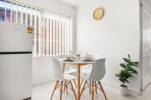 Polished 2-Bed Unit In The Heart Of Parramatta - Darwin Holiday 1