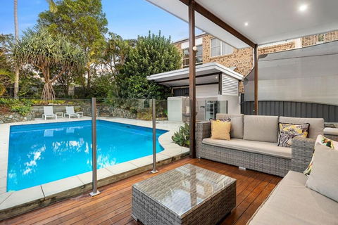 Pool Side Luxury Pet Friendly - Walk To The Beach - Darwin Holiday 1