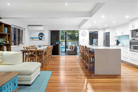 Pool Side Luxury Pet Friendly - Walk To The Beach - Darwin Holiday 2