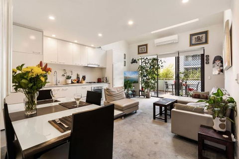 Poolside Apartment Opposite Redfern Park - Darwin Holiday 0