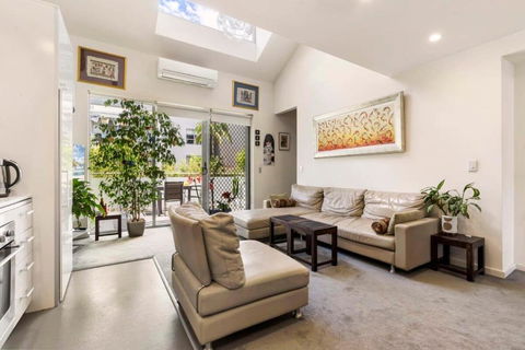 Poolside Apartment Opposite Redfern Park - Darwin Holiday 3