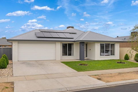Popular Villa Shepparton - Darwin Holiday 0