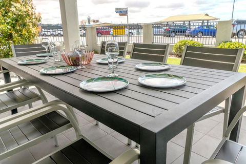Port Vincent Seaside Apartments - Apartment 2 - Darwin Holiday 0