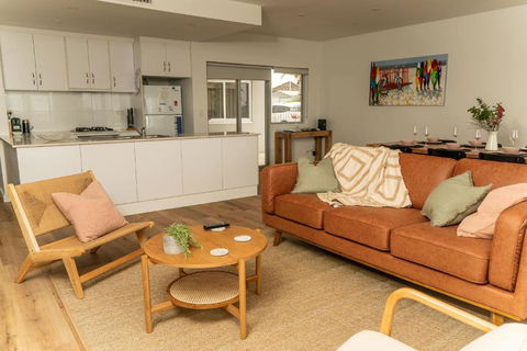 Port Vincent Seaside Apartments - Apartment 2 - Darwin Holiday 3