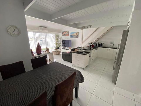 Port Lincoln Marina Waterfront Apartment - Darwin Holiday 2