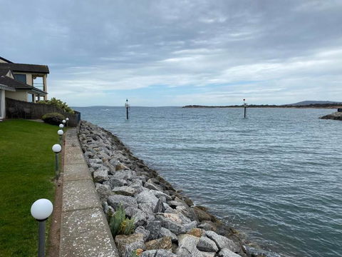 Port Lincoln Marina Waterfront Apartment - Darwin Holiday 1
