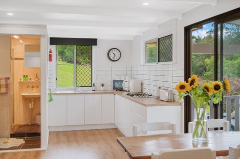 Pet Friendly Cozy Cabin - Darwin Holiday 3