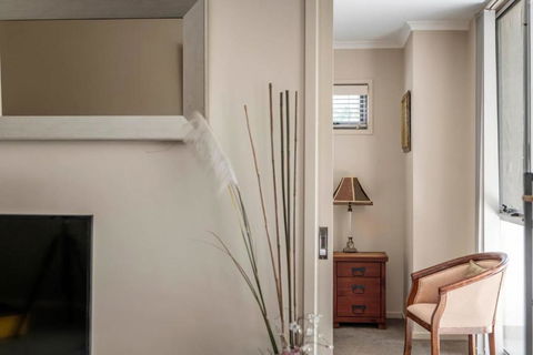 Quiet Apartment In Braddon ACT - Darwin Holiday 1