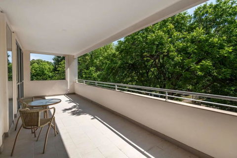 Quiet Apartment In Braddon ACT - Darwin Holiday 0