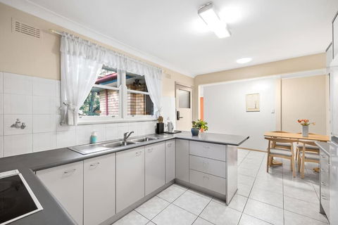 Quaint Queen Room In Pymble - Private Spot - Shared Bathroom - Darwin Holiday 2