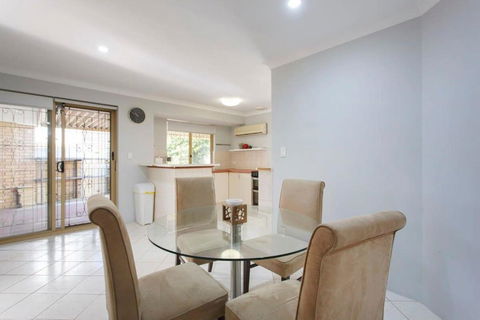 Private Room In St James - Darwin Holiday 2
