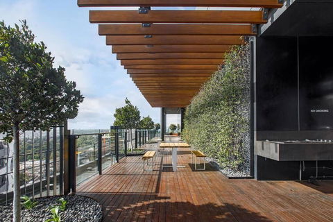 Premium Albert Park Grand Prix Apartment By Ready Set Host - Darwin Holiday 3