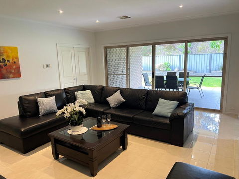 Premium Barossa Getaway - Darwin Holiday 1