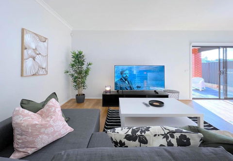 Pride Pakenham Parkfront Home - Darwin Holiday 1