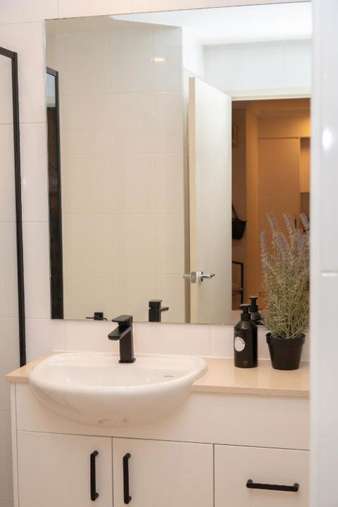 PRIME SPOT: Modern Studio+Balcony Darling Harbour - Darwin Holiday 3