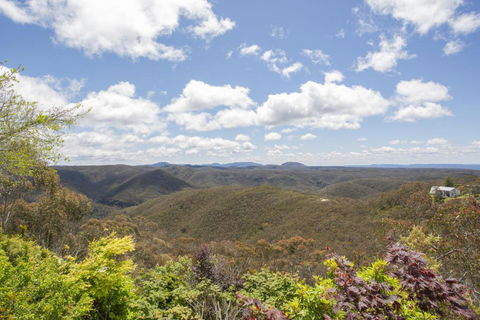 Pristine Mountain Retreat With Expansive Views - Darwin Holiday 1