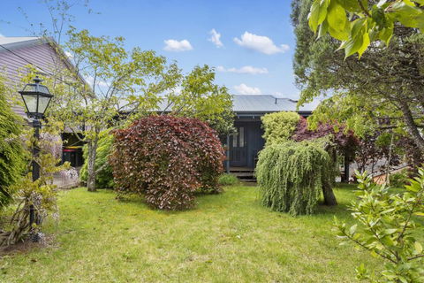 Pristine Mountain Retreat With Expansive Views - Darwin Holiday 3