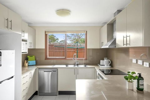 Private Ensuite Queen Room - Centrally Located At Milperra - Darwin Holiday 3