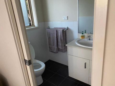 Private Room With Ensuite And Parking Close To Wollongong CBD - Darwin Holiday 3