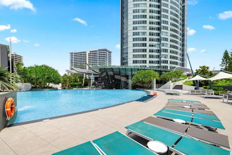 Q Tower At Surfers Paradise - From Level 3 - Private & Self Contained Apartments - Darwin Holiday 0