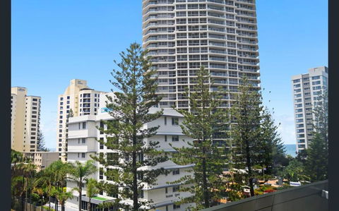 Q Tower At Surfers Paradise - From Level 3 - Private & Self Contained Apartments - Darwin Holiday 1