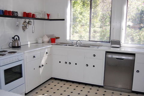 Quaint Cottage Nestled Amongst The Trees - Darwin Holiday 3