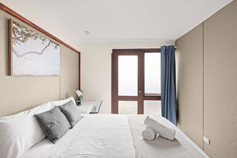 Quaint Double Room - Private Spot At Milperra - Shared Bathroom - Darwin Holiday 2