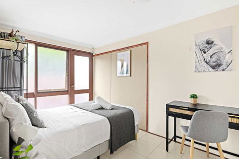 Quaint Double Room - Private Spot At Milperra - Shared Bathroom - Darwin Holiday 3