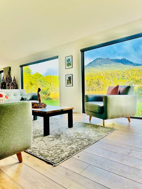 Quamby Bluff Lake House, Deloraine, Tasmania - Darwin Holiday 3