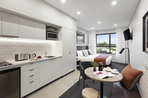 Quest Orange - Darwin Holiday 0