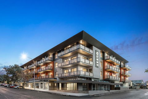 Quest Orange - Darwin Holiday 1