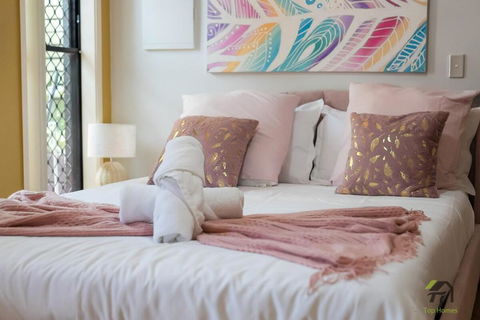 Quiet 5 Bedrooms House Located Springfield Lake - Darwin Holiday 2