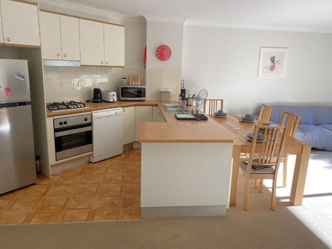 Quiet And Convenient - Darwin Holiday 3