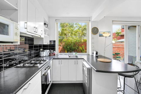 Quiet And Peaceful Beachside 1BR Retreat W Parking - Darwin Holiday 1