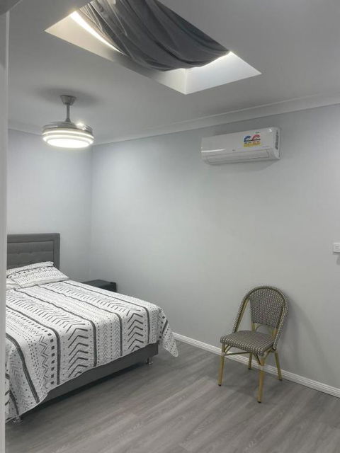 Quiet Spacious Family House 11 Bedrooms - Darwin Holiday 1