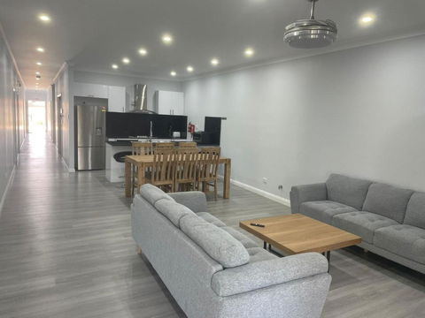 Quiet Spacious Family House 11 Bedrooms - Darwin Holiday 3