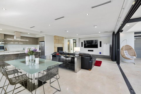 Quiet Couples Getaway - Darwin Holiday 1