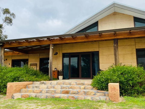 Rammed Earth Retreat - Darwin Holiday 0