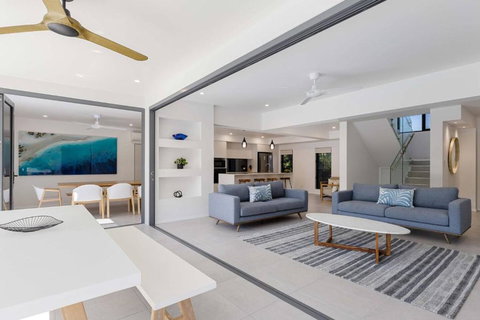 Raphari At The Cove - A Stunning Poolside Escape - Darwin Holiday 1